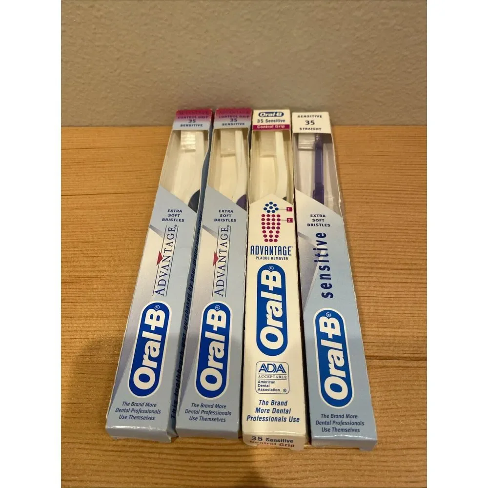 Vintage 1993 1996Oral B 35 Sensitive Straight Control Grip Toothbrush Lot  4 USA
